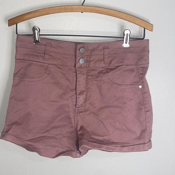 🎱Adorable high waisted pink shorts! - Picture 2 of 5